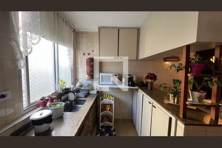 Apartamento à venda com 101m², 4 quartos e sem vagaCozinha