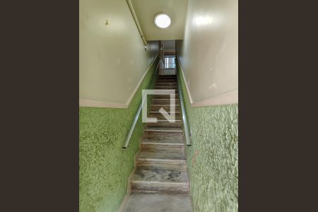 Apartamento para alugar com 150m², 2 quartos e sem vaga Apartamento para alugar com 150m², 2 quartos e sem vagaEscada