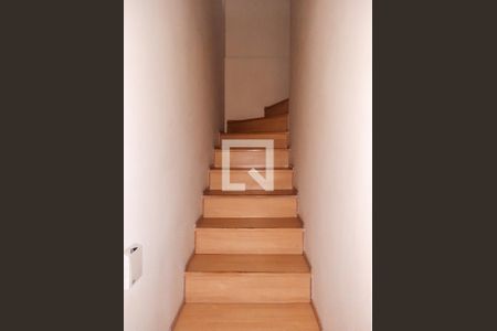 Escada de apartamento para alugar com 1 quarto, 54m² em Indianópolis, São Paulo