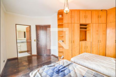 Casa à venda com 230m², 3 quartos e 2 vagasQuarto Suíte