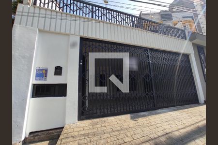 Casa à venda com 230m², 3 quartos e 2 vagas Casa à venda com 230m², 3 quartos e 2 vagasFachada