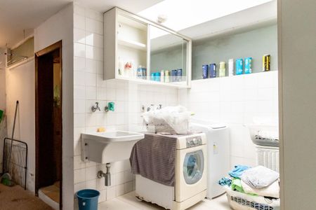 Casa à venda com 405m², 3 quartos e 4 vagas Casa à venda com 405m², 3 quartos e 4 vagasÁrea de Serviço