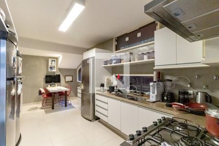 Casa à venda com 405m², 3 quartos e 4 vagas Casa à venda com 405m², 3 quartos e 4 vagasCozinha
