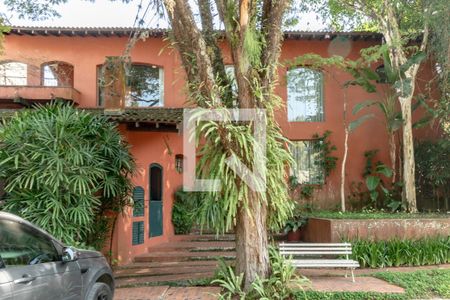 Casa à venda com 405m², 3 quartos e 4 vagas Casa à venda com 405m², 3 quartos e 4 vagasFachada