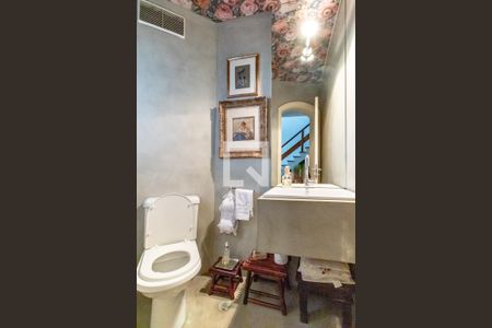 Casa à venda com 405m², 3 quartos e 4 vagas Casa à venda com 405m², 3 quartos e 4 vagasLavabo