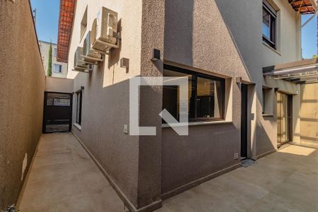 Casa à venda com 250m², 3 quartos e 4 vagasQuintal