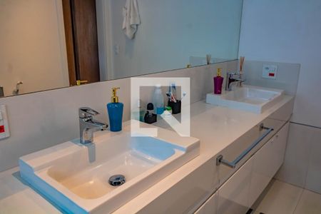 Casa à venda com 250m², 3 quartos e 4 vagasQuarto 3 Banheiro