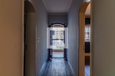 Casa à venda com 250m², 3 quartos e 4 vagasCorredor