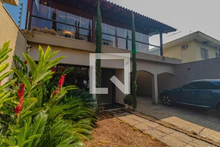 Casa à venda com 250m², 3 quartos e 4 vagasFachada