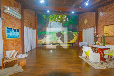 Casa à venda com 350m², 5 quartos e 5 vagasCasa 2/fundos