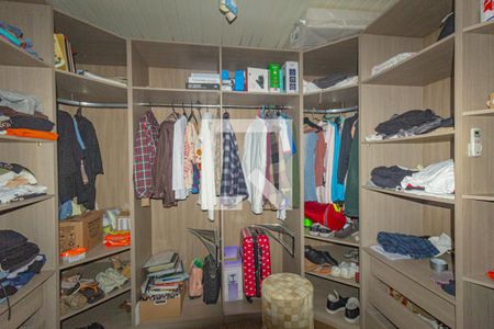 Casa à venda com 350m², 5 quartos e 5 vagascloset da Suíte 4 e 5