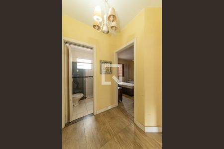 Casa à venda com 234m², 2 quartos e 4 vagasHall Dormitórios