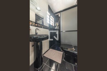 Casa à venda com 234m², 2 quartos e 4 vagasBanheiro da Suíte