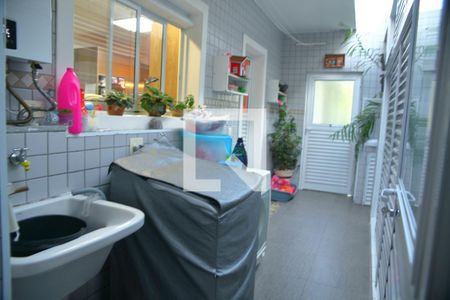 Casa de condomínio à venda com 178m², 4 quartos e 4 vagasÁrea de Serviço