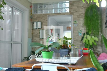 Casa de condomínio à venda com 178m², 4 quartos e 4 vagasQuintal