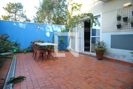 Casa de condomínio à venda com 178m², 4 quartos e 4 vagasQuintal