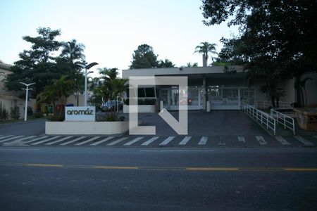 Casa de condomínio à venda com 178m², 4 quartos e 4 vagasFachada