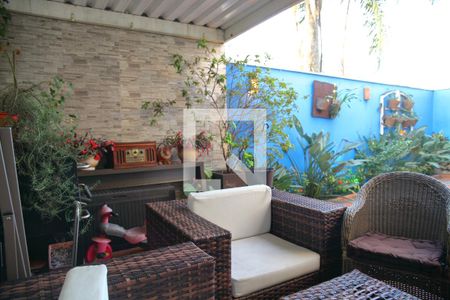 Casa de condomínio à venda com 178m², 4 quartos e 4 vagasQuintal