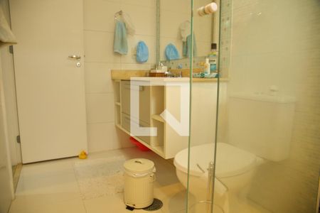 Casa de condomínio à venda com 178m², 4 quartos e 4 vagasBanheiro Suite 1