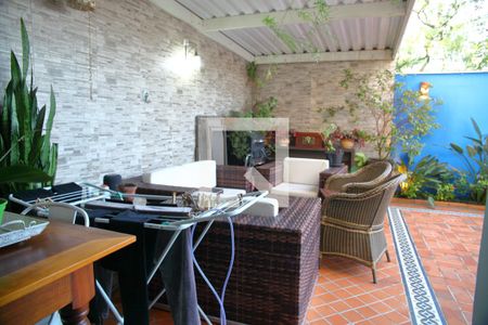 Casa de condomínio à venda com 178m², 4 quartos e 4 vagasQuintal