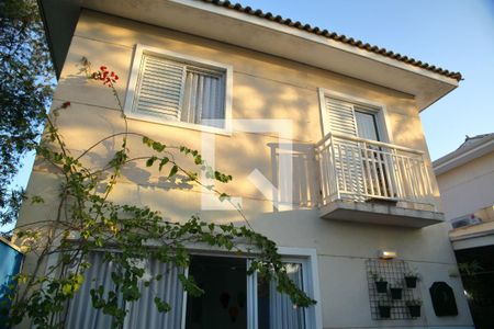 Casa de condomínio à venda com 178m², 4 quartos e 4 vagasQuintal