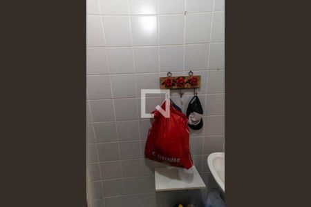 Casa de condomínio à venda com 226m², 4 quartos e 2 vagasBanheiro de Serviço