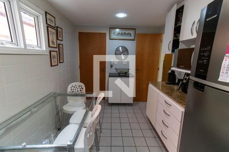 Casa de condomínio à venda com 226m², 4 quartos e 2 vagasCozinha