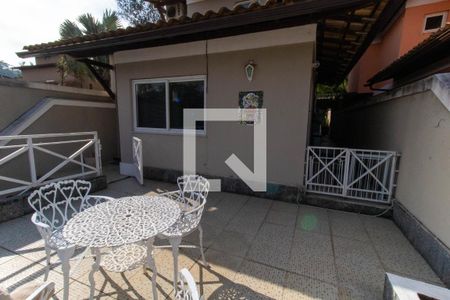 Casa de condomínio à venda com 226m², 4 quartos e 2 vagasÁrea Externa