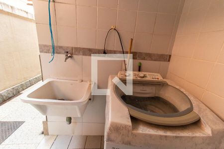 Casa de condomínio à venda com 226m², 4 quartos e 2 vagasÁrea de Serviço