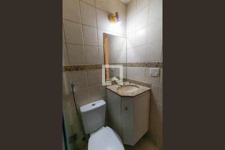 Casa de condomínio à venda com 226m², 4 quartos e 2 vagasBanheiro 2