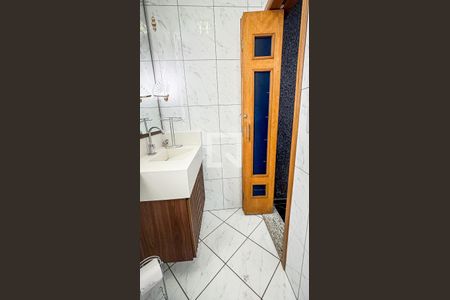 Lavabo de casa à venda com 3 quartos, 161m² em Vila Scarpelli, Santo André