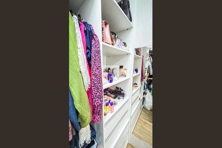 Casa à venda com 161m², 3 quartos e 4 vagasCloset