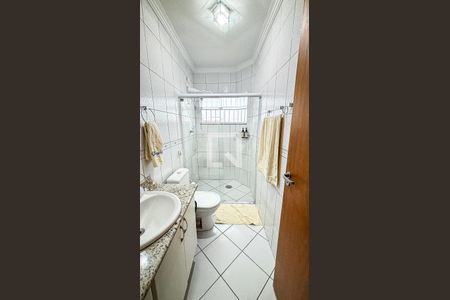 Casa à venda com 161m², 3 quartos e 4 vagasBanheiro da Suíte 2