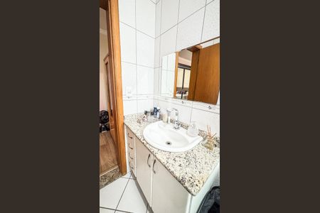 Casa à venda com 161m², 3 quartos e 4 vagasBanheiro da Suíte 2