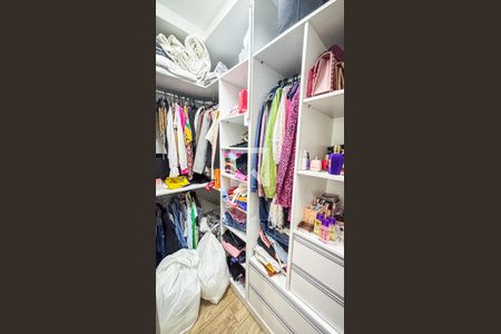 Casa à venda com 161m², 3 quartos e 4 vagasCloset