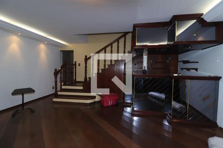 Sala de TV de casa à venda com 3 quartos, 300m² em Vila Fernandes, São Paulo