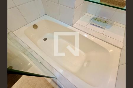 Apartamento para alugar com 244m², 3 quartos e 1 vagaSuíte banheiro 