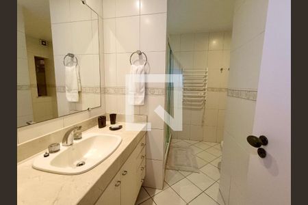Apartamento para alugar com 244m², 3 quartos e 1 vagaBanheiro social 