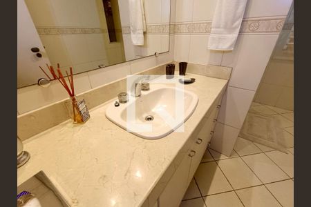 Apartamento para alugar com 244m², 3 quartos e 1 vagaBanheiro social 