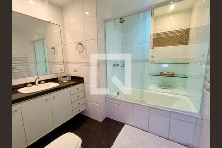 Apartamento para alugar com 244m², 3 quartos e 1 vagaSuíte banheiro 