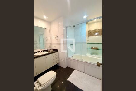 Apartamento para alugar com 244m², 3 quartos e 1 vagaSuíte banheiro 