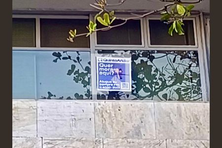 Apartamento para alugar com 244m², 3 quartos e 1 vagaFachada com cartaz QA