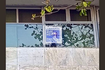 Apartamento para alugar com 244m², 3 quartos e 1 vagaFachada com cartaz QA