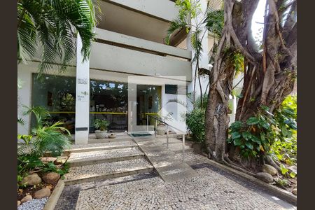 Apartamento à venda com 120m², 3 quartos e 2 vagasFachada e portaria