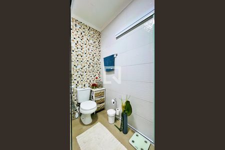 Casa à venda com 203m², 2 quartos e 2 vagasBanheiro da Suíte 2