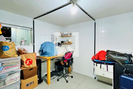 Casa à venda com 203m², 2 quartos e 2 vagasEscritório