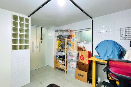 Casa à venda com 203m², 2 quartos e 2 vagasEscritório