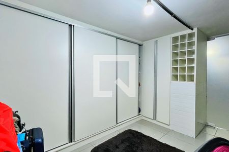 Casa à venda com 203m², 2 quartos e 2 vagasEscritório