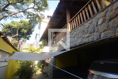 Casa à venda com 264m², 4 quartos e 3 vagasFachada