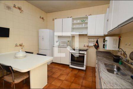 Casa à venda com 264m², 4 quartos e 3 vagasCozinha